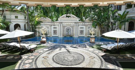 gianni versace villa.